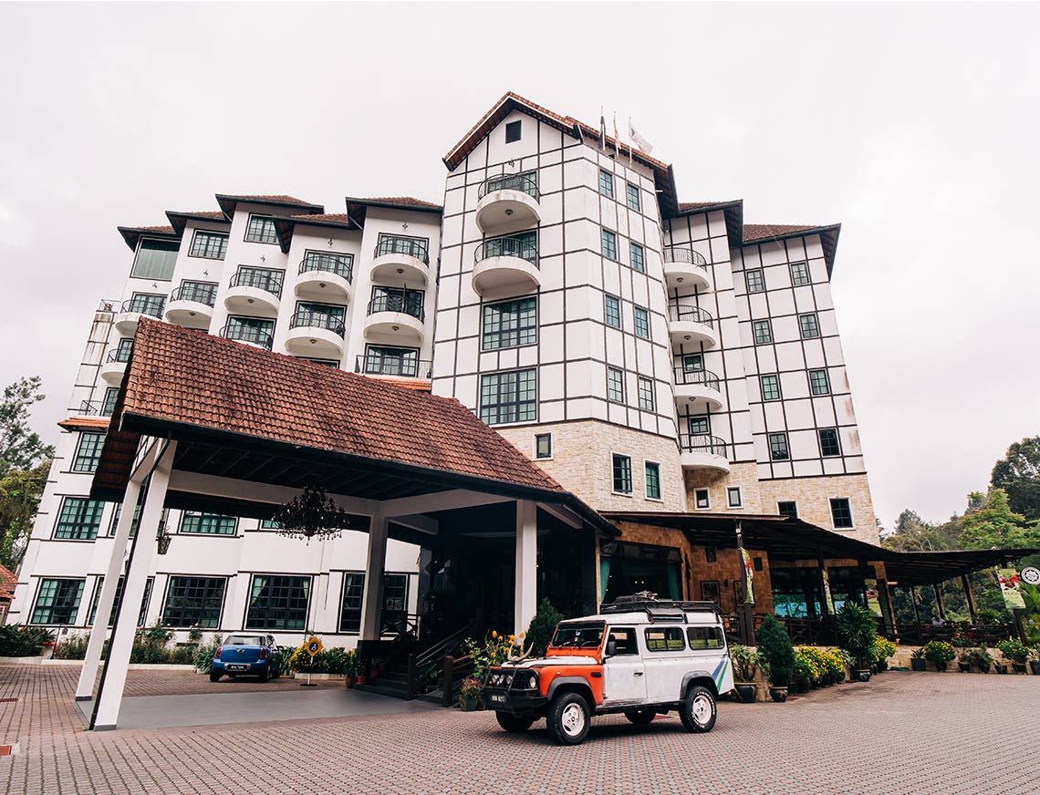 Hotel De'La Ferns (Outside)